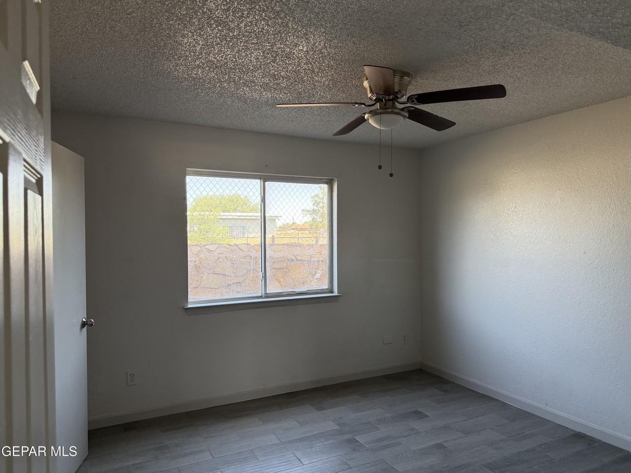 8507 Alameda Ave #8 - Photo 6 of 10