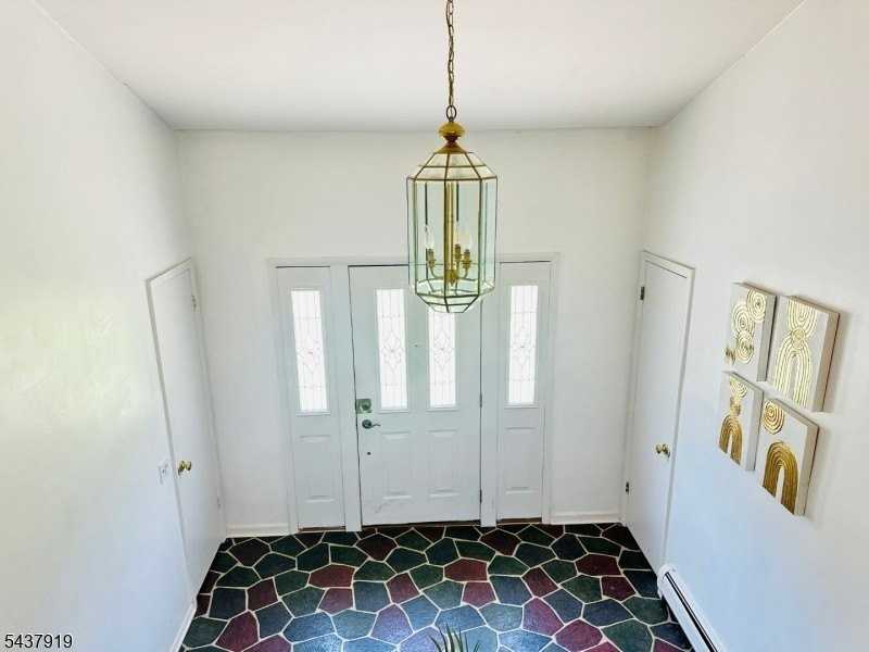 7 Doremus Dr - Photo 4 of 28