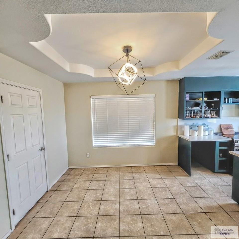1541 Res St - Photo 5 of 11
