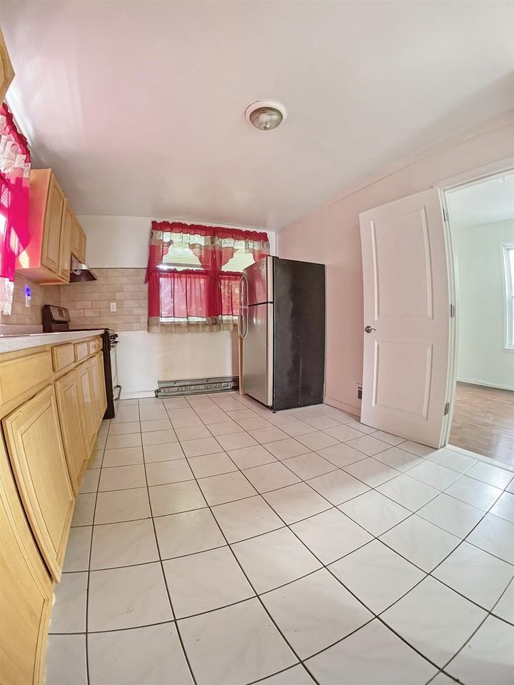 54 Gates Ave #2 - Photo 3 of 7