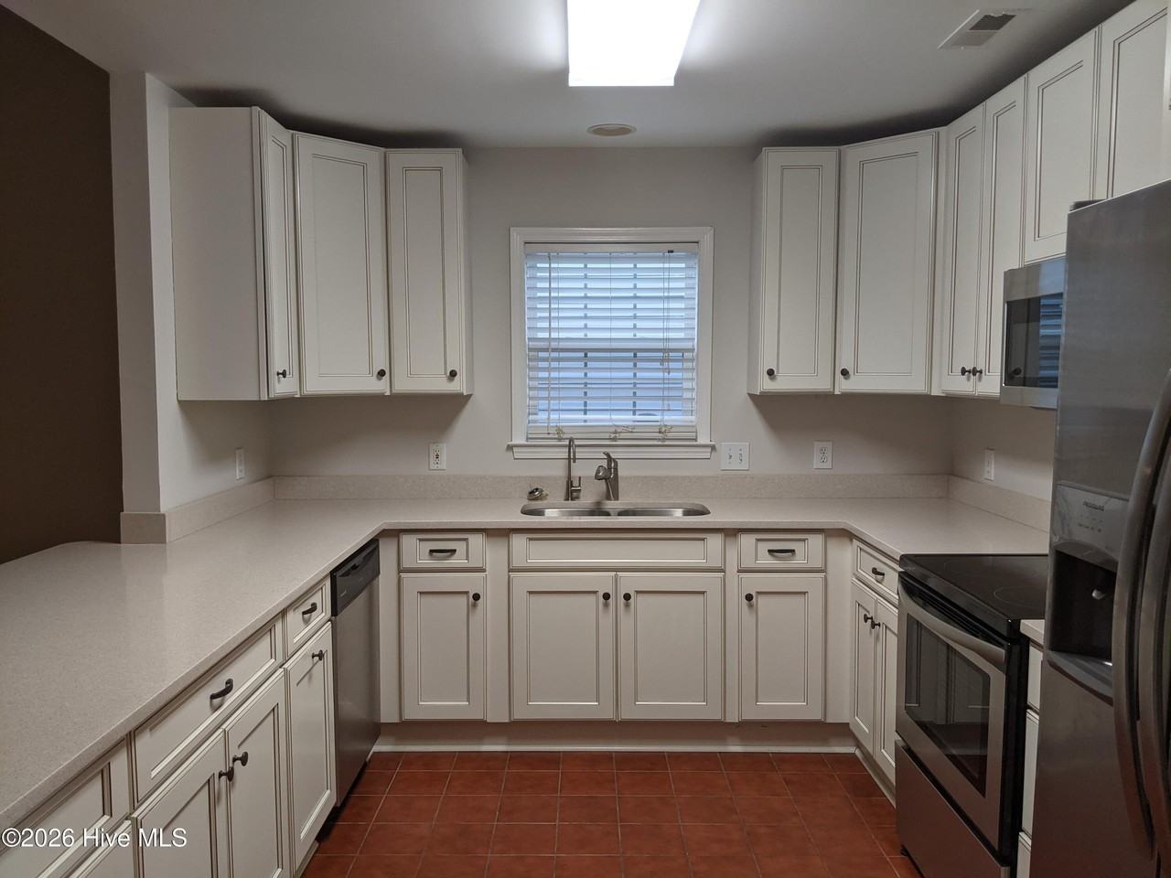 514 Foxwood Ln - Photo 3 of 16
