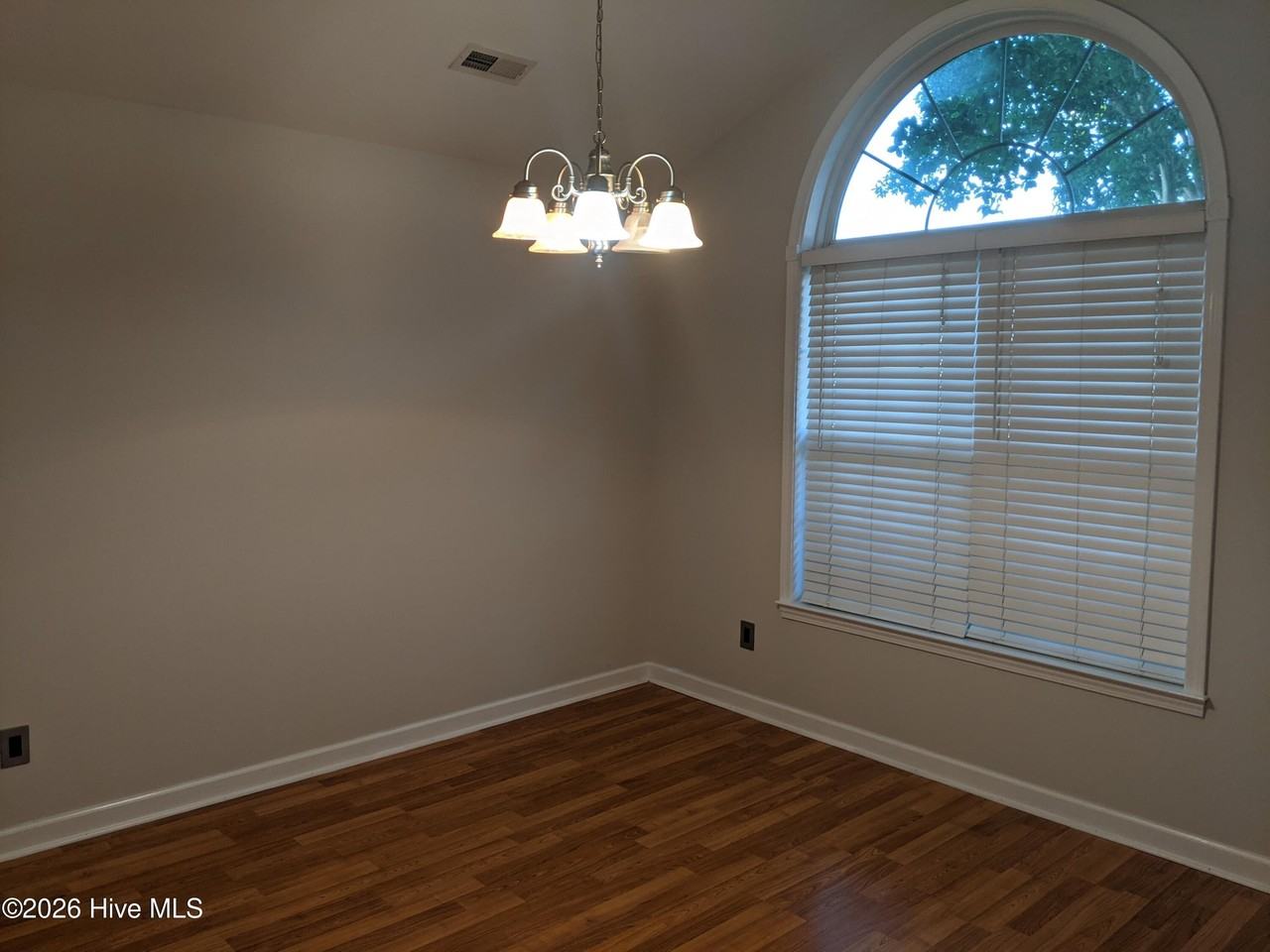 514 Foxwood Ln - Photo 7 of 16