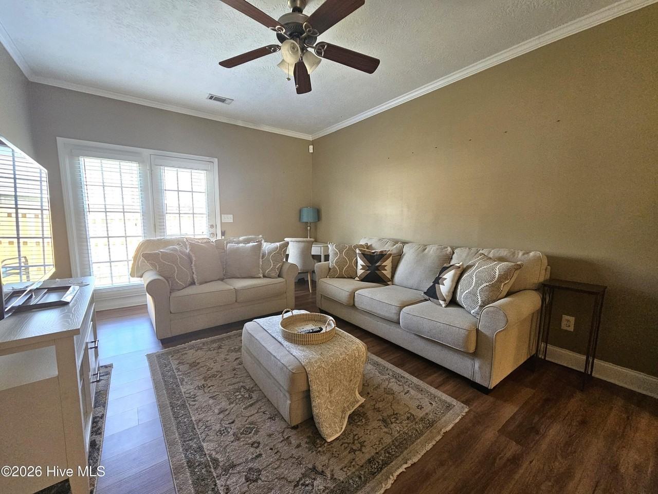 1413 Leigh Ct - Photo 2 of 15