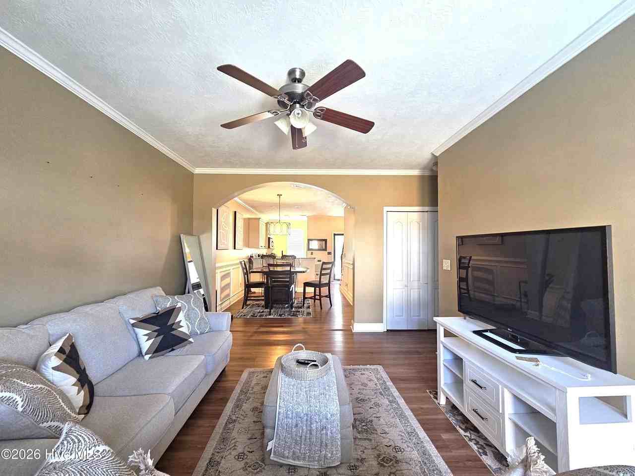 1413 Leigh Ct - Photo 3 of 15