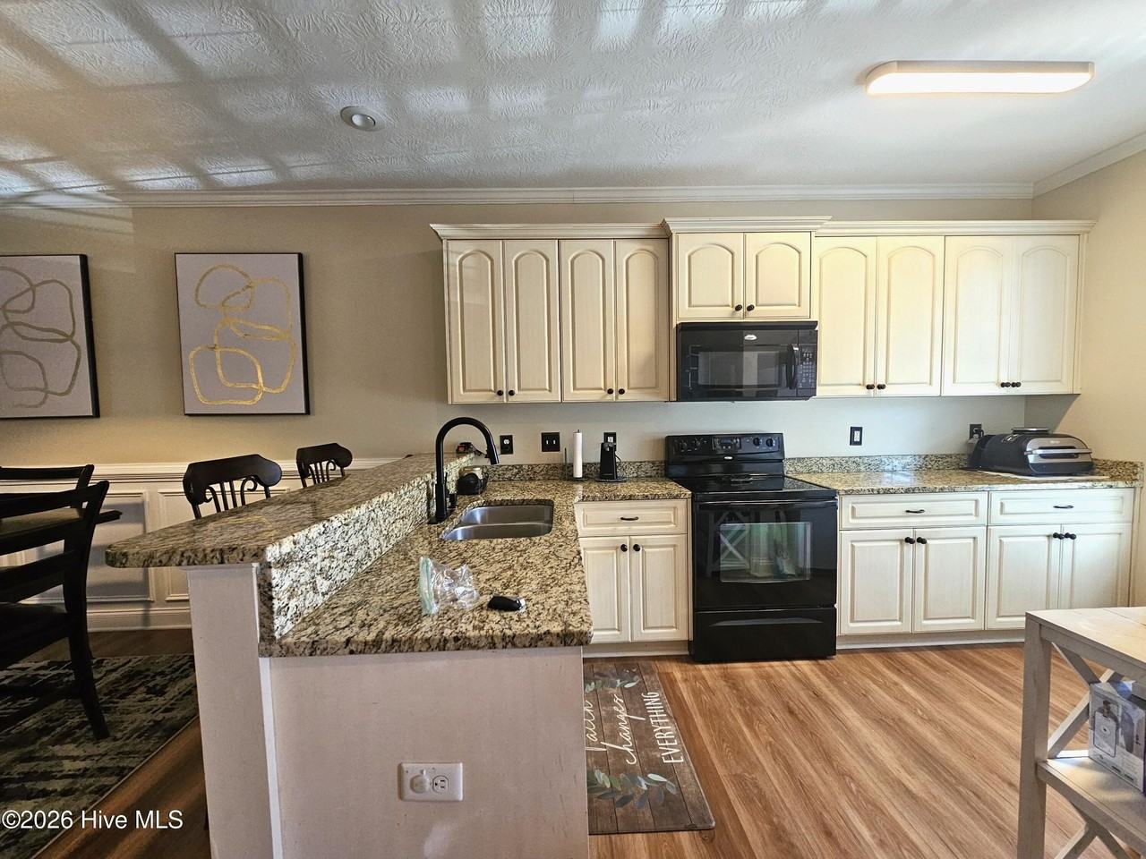 1413 Leigh Ct - Photo 5 of 15