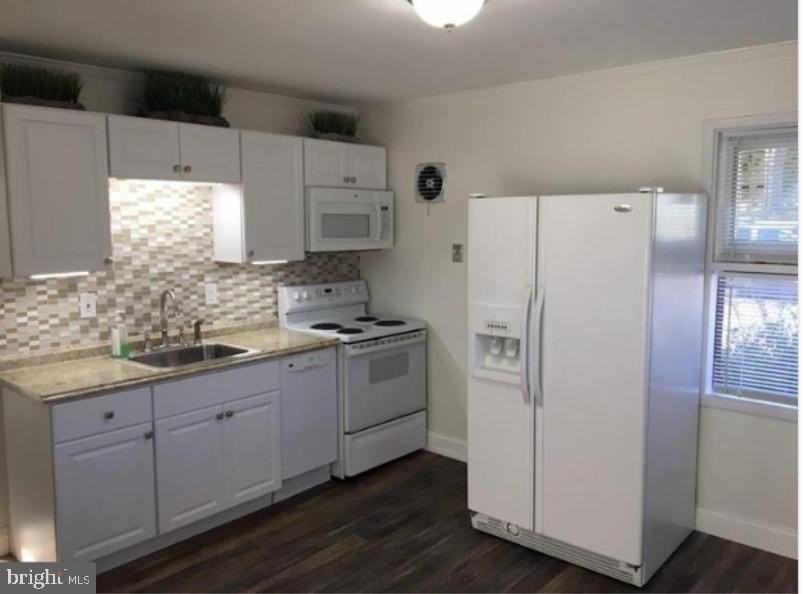 5700 Stillwell Rd - Photo 3 of 12