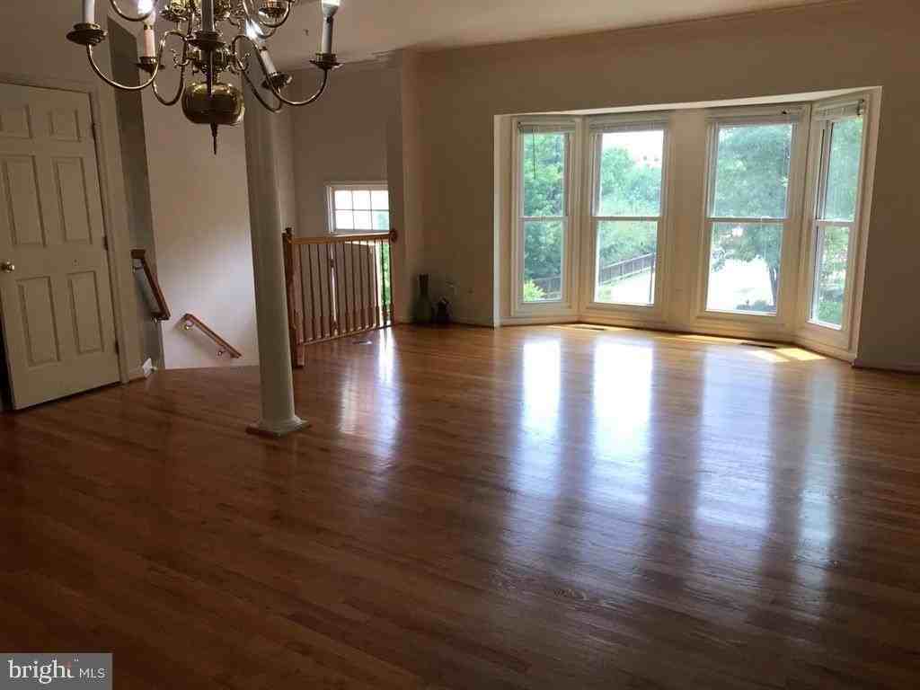 8502 Harvest Oak Dr - Photo 5 of 15