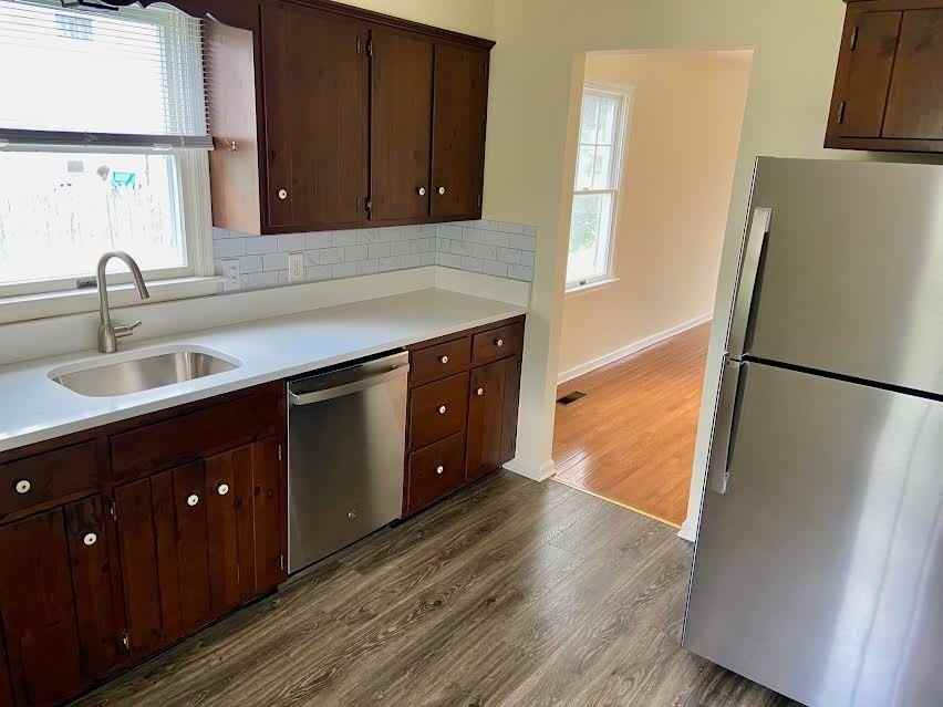 94 Jonathan Dr - Photo 2 of 13