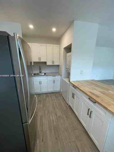 2048 Ne 168th St #3 - Photo 5 of 31