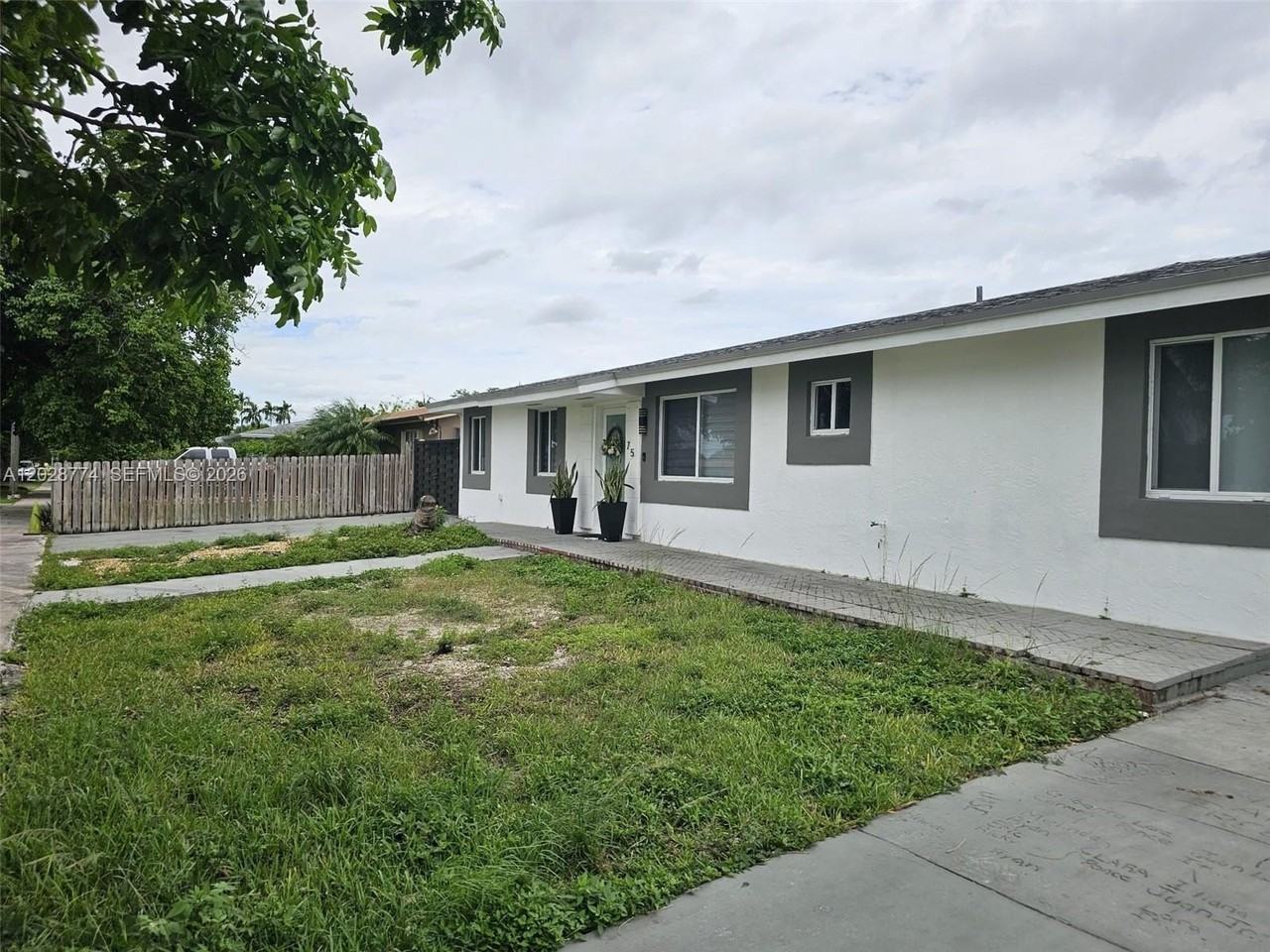 75 Sw 18th Ave - Photo 2 of 31