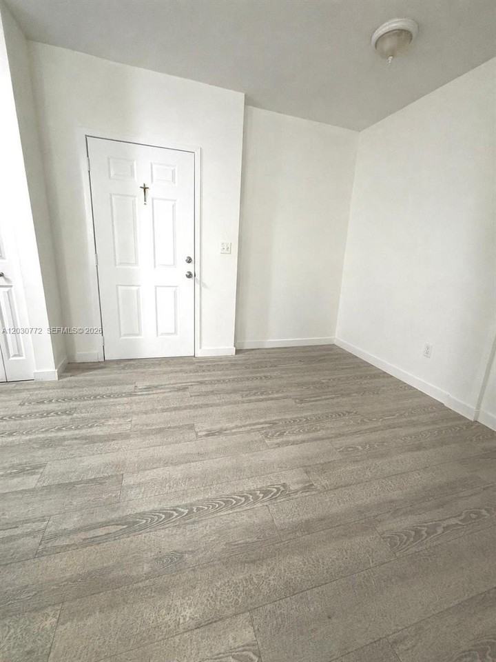 11040 Sw 196th St #312 - Photo 2 of 13