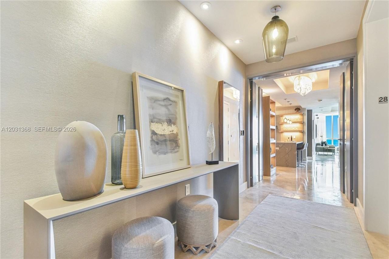 100 S Pointe Dr #2806 - Photo 4 of 30