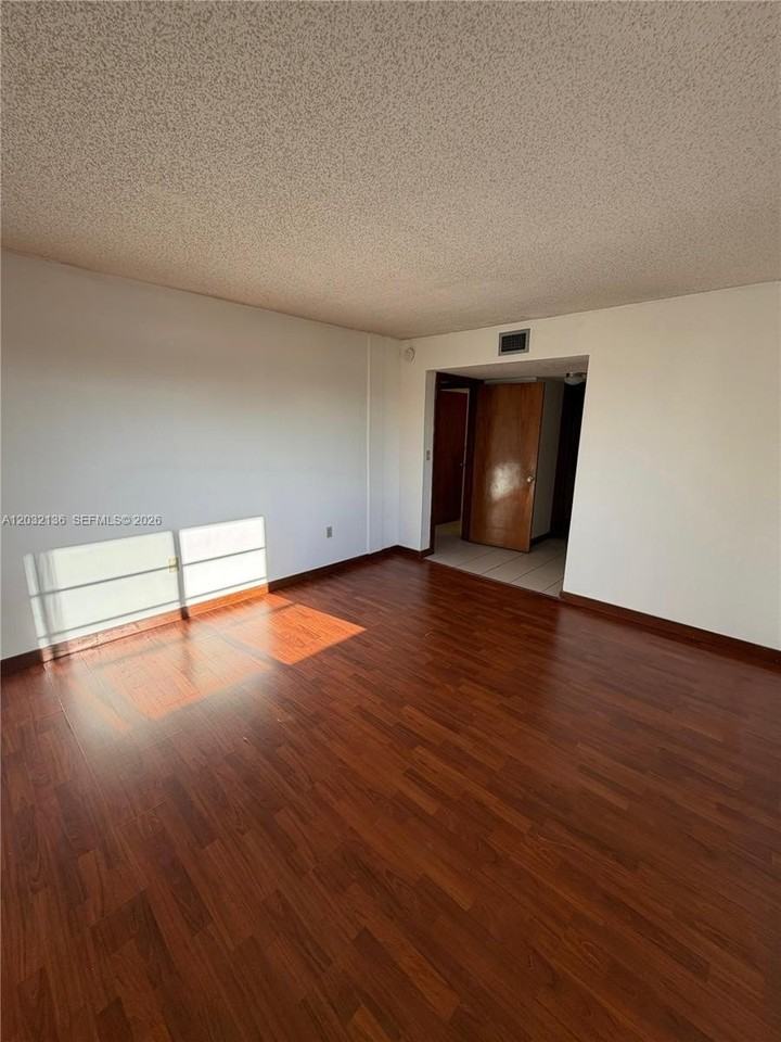 605 Nw 72nd Ave #509 - Photo 4 of 35