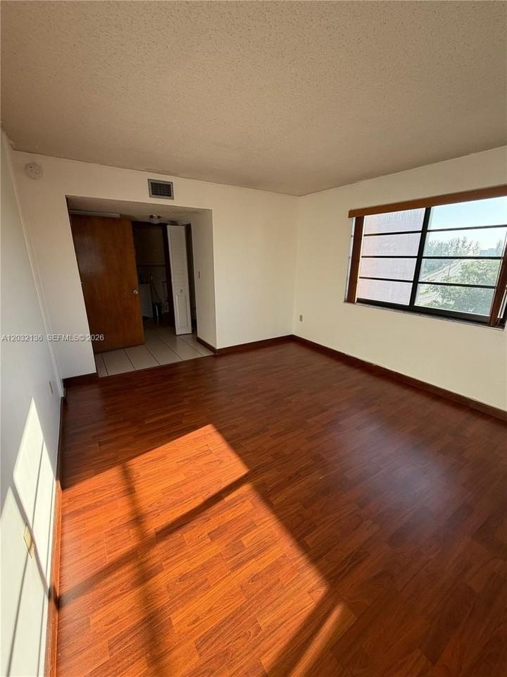 605 Nw 72nd Ave #509 - Photo 5 of 35
