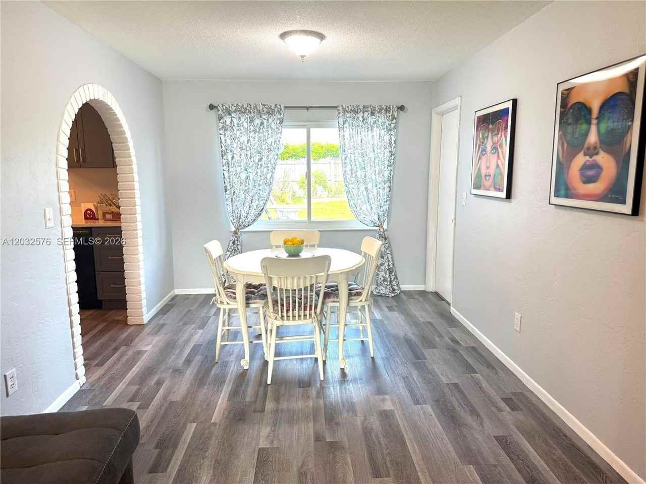 1063 Wexford Way - Photo 5 of 16
