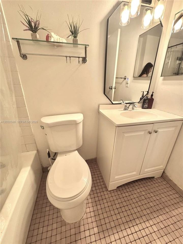 5835 Washington St #52 - Photo 7 of 11