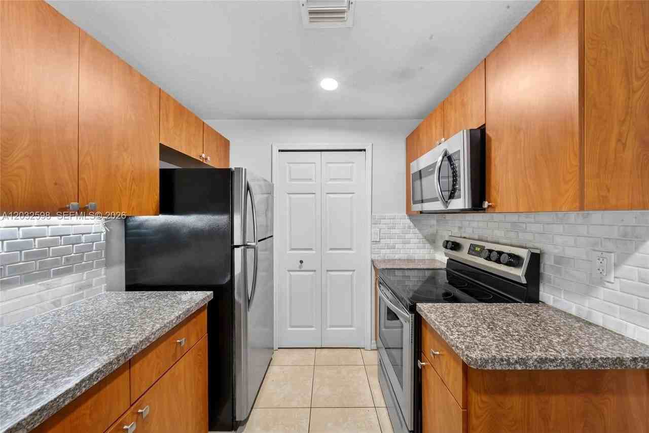 6670 Nw 114th Ave #602 - Photo 2 of 34