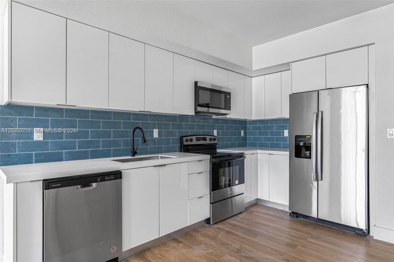 16955 Sw 100th Ave #1 - Photo 4 of 11