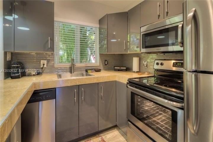 659 Meridian Ave #10 - Photo 3 of 11