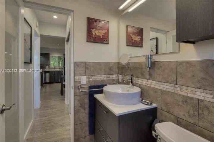 659 Meridian Ave #10 - Photo 6 of 11
