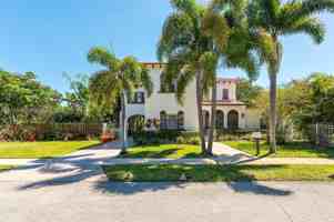 featured image of 219 17th Ave S