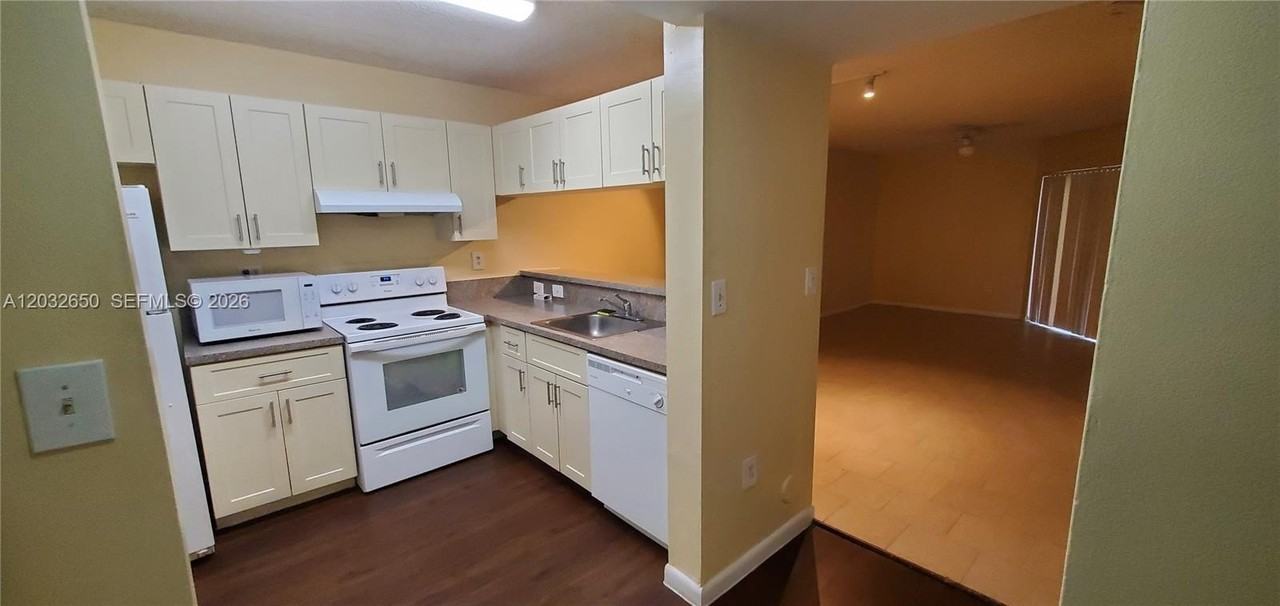 9823 Nob Hill Ct #9823 - Photo 4 of 27