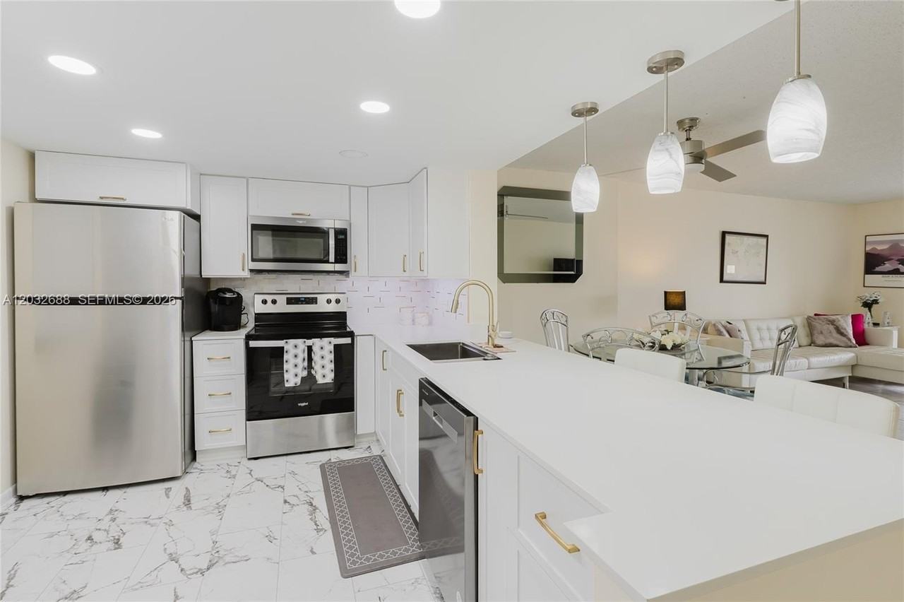 424 Se 10th St #204 - Photo 2 of 50
