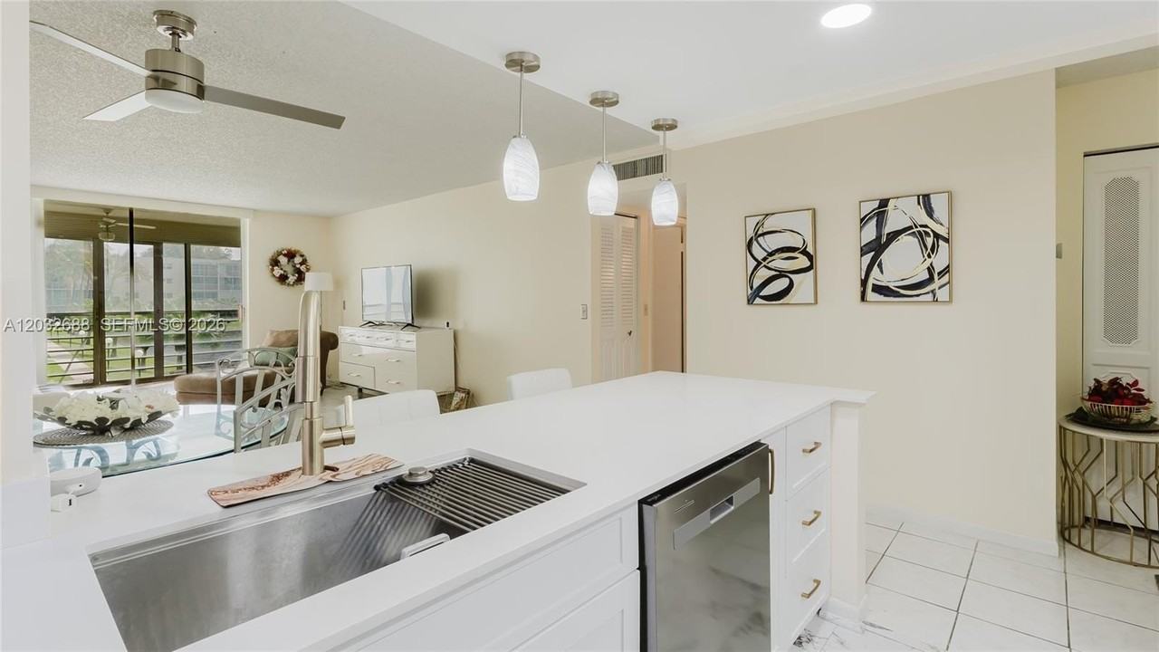 424 Se 10th St #204 - Photo 3 of 50