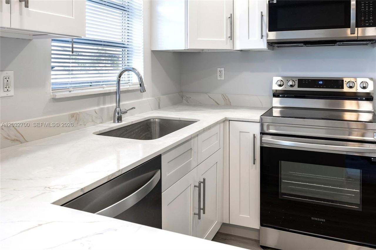 1825 Cleveland St #12 - Photo 2 of 15