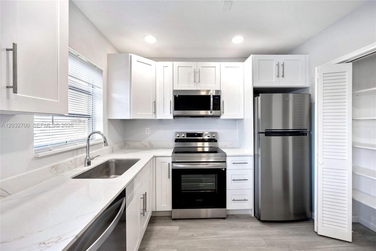 1825 Cleveland St #12 - Photo 3 of 15