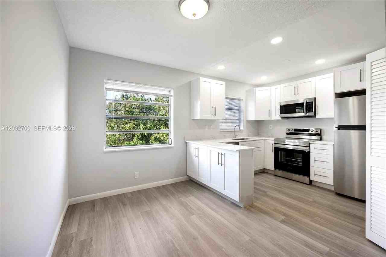 1825 Cleveland St #12 - Photo 6 of 15