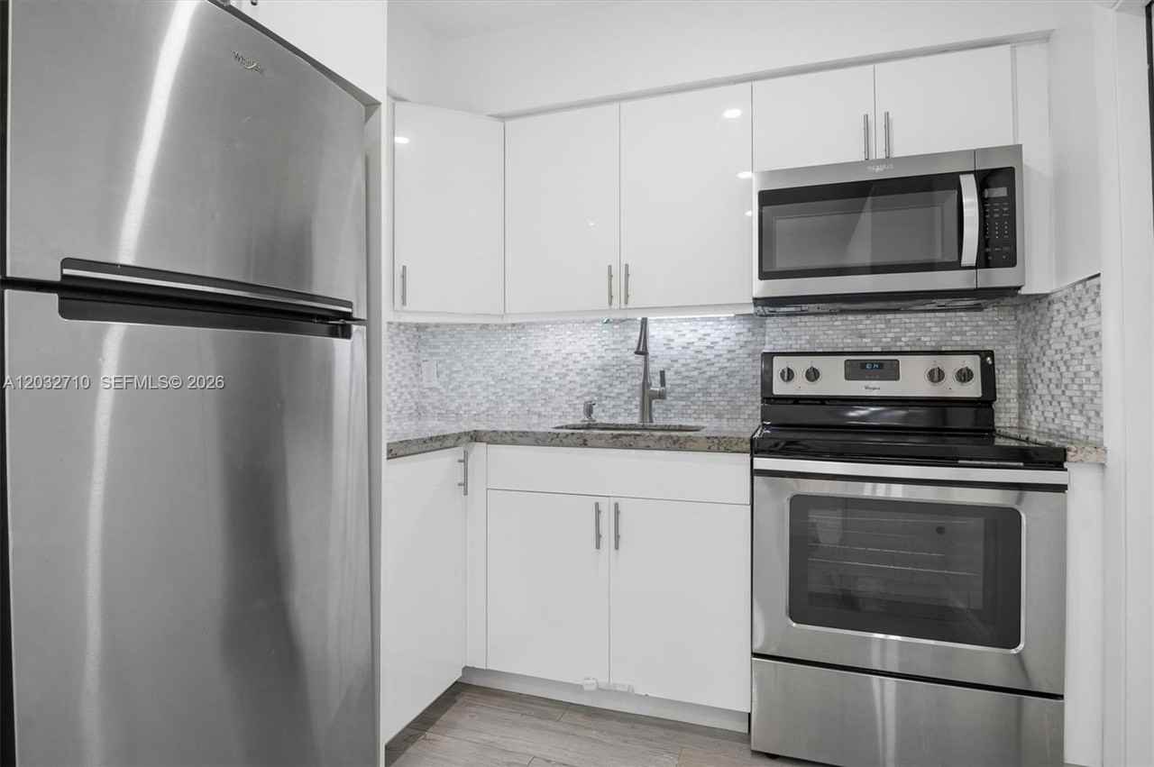 2775 Sw 12th St #2775 - Photo 2 of 16