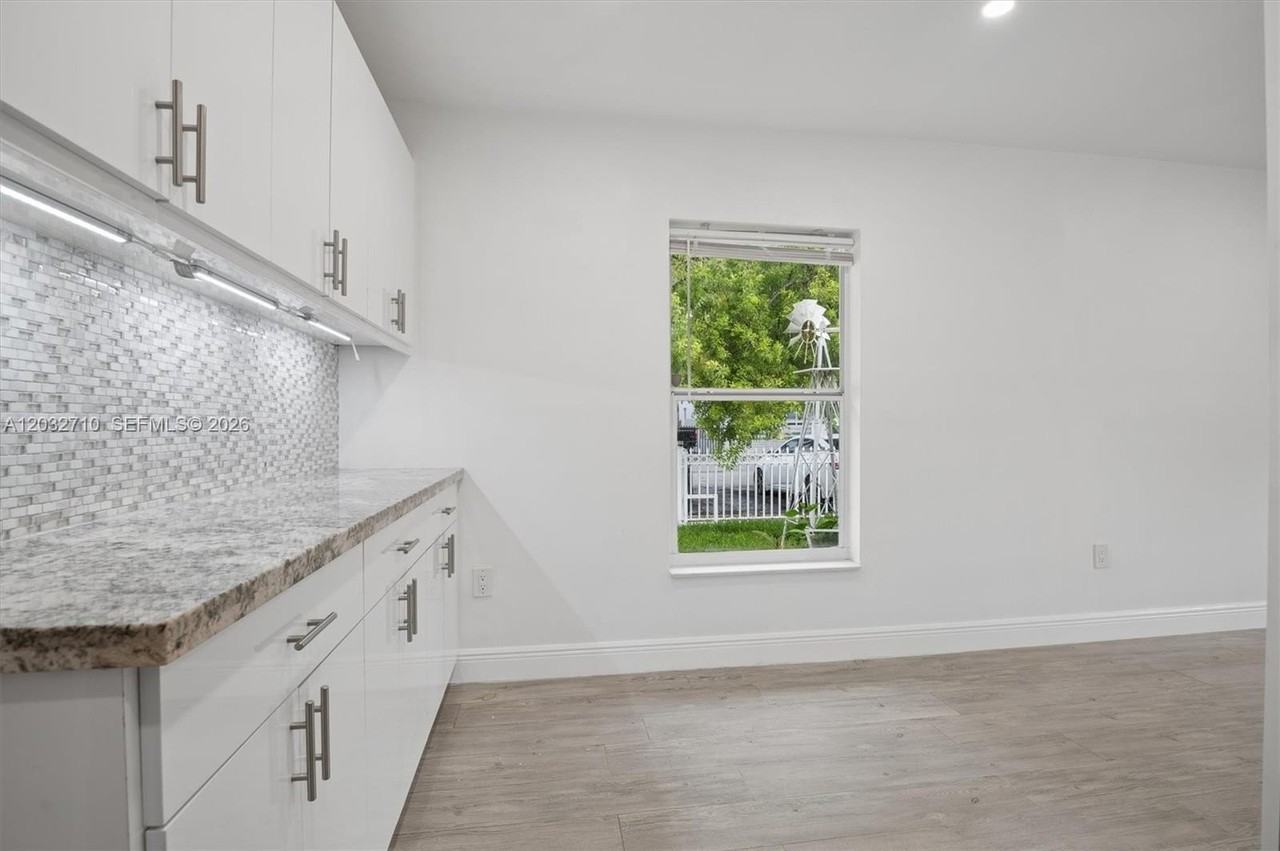 2775 Sw 12th St #2775 - Photo 3 of 16