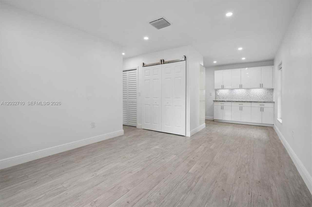 2775 Sw 12th St #2775 - Photo 6 of 16