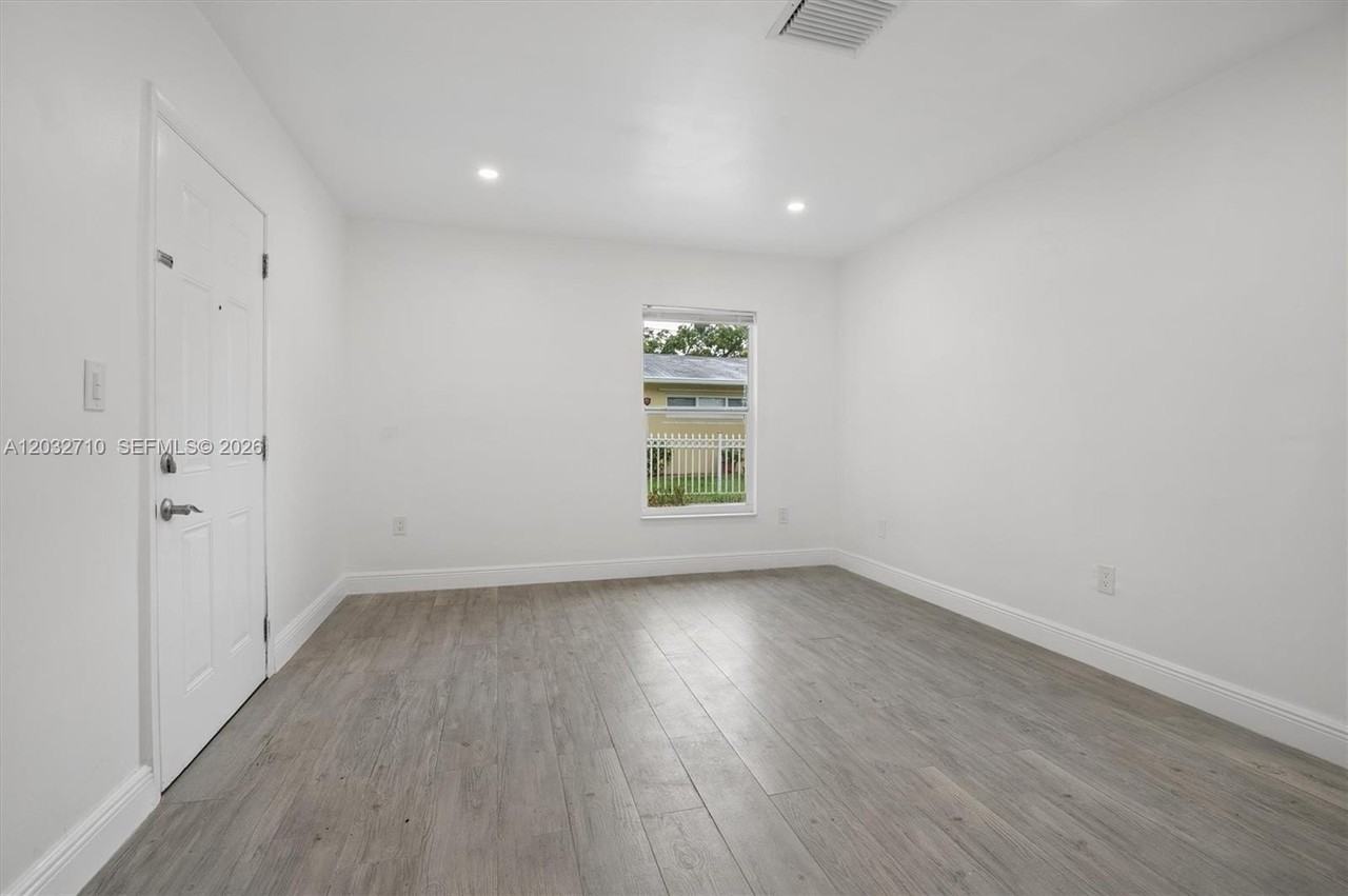 2775 Sw 12th St #2775 - Photo 7 of 16