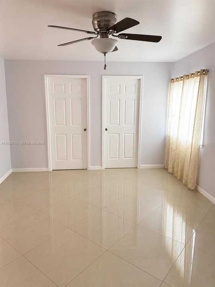 661 Sw 67th Ter #661 - Photo 3 of 6