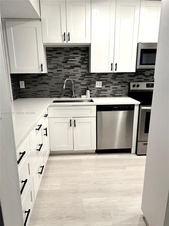4070 Sierra Ter #4070 - Photo 5 of 31
