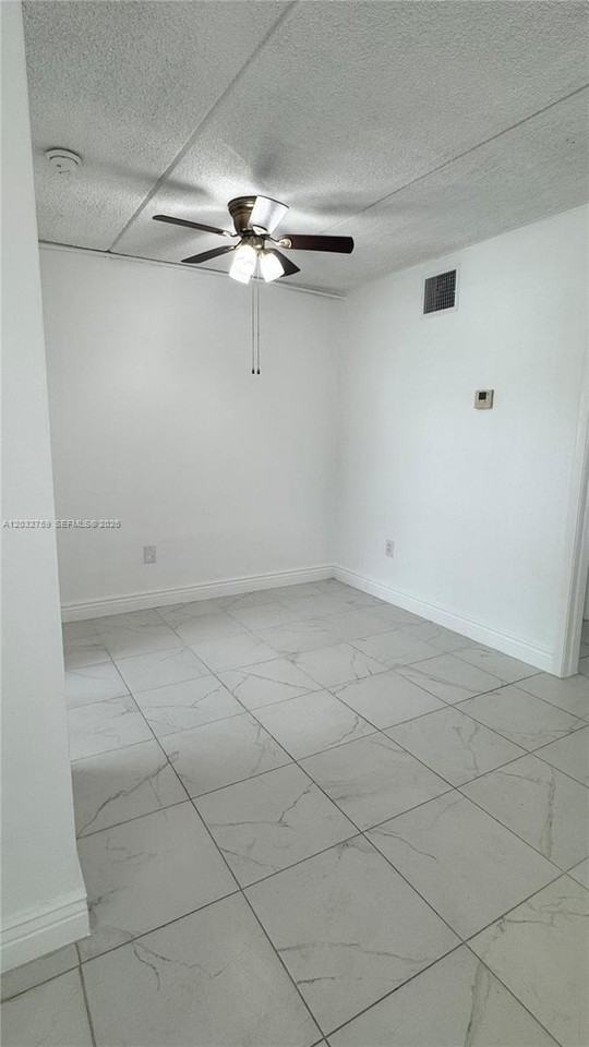 1154 W 35th St #102 - Photo 3 of 25