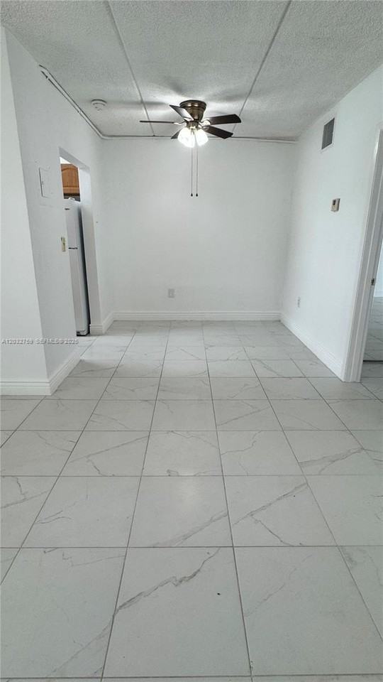 1154 W 35th St #102 - Photo 4 of 25