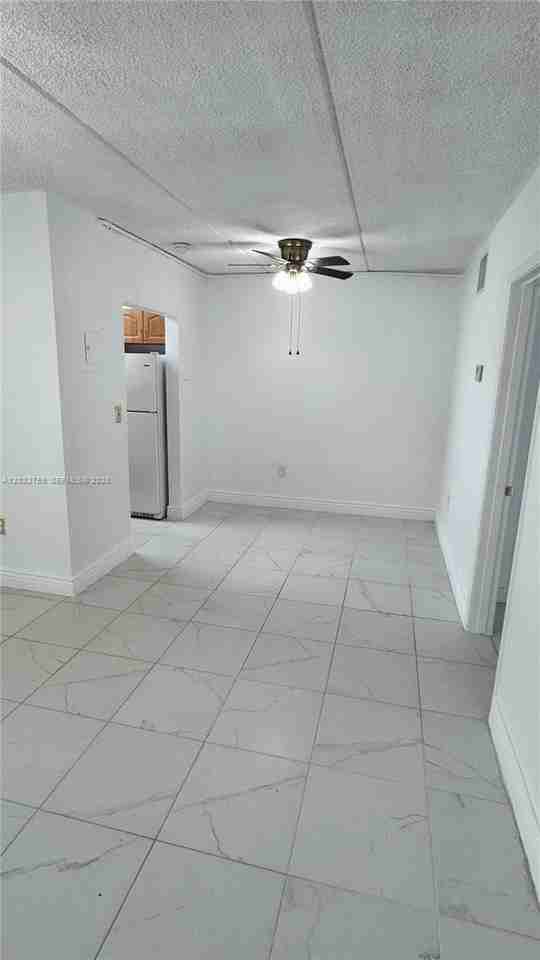 1154 W 35th St #102 - Photo 5 of 25