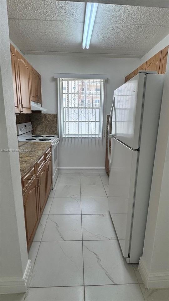 1154 W 35th St #102 - Photo 6 of 25