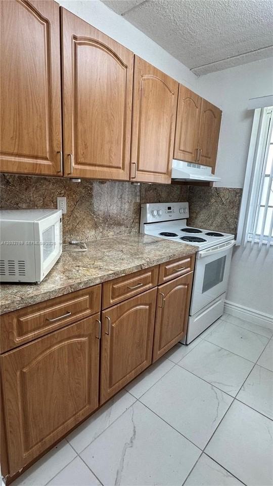1154 W 35th St #102 - Photo 7 of 25