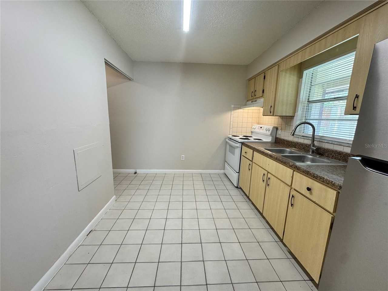 1001 Crawford St - Photo 5 of 11