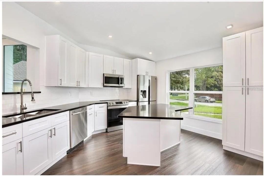 404 Lancers Dr - Photo 2 of 29