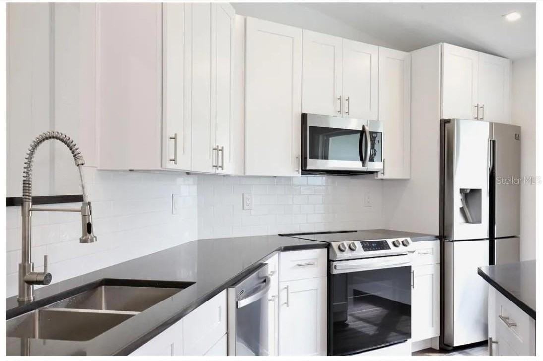 404 Lancers Dr - Photo 3 of 29