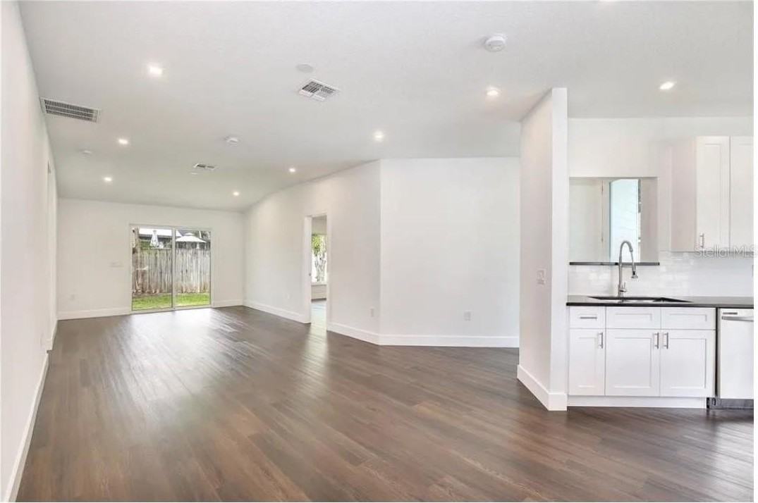 404 Lancers Dr - Photo 4 of 29