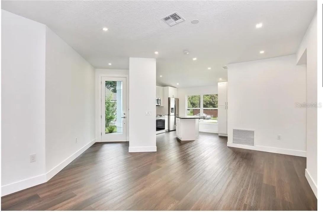 404 Lancers Dr - Photo 5 of 29