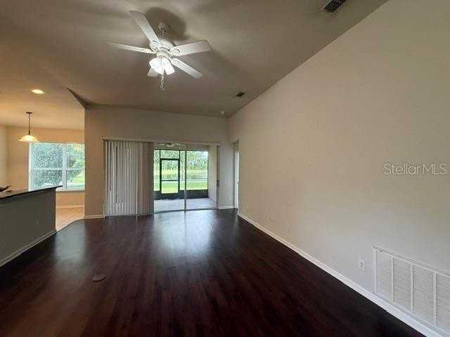 7622 Colbury Ave - Photo 5 of 33