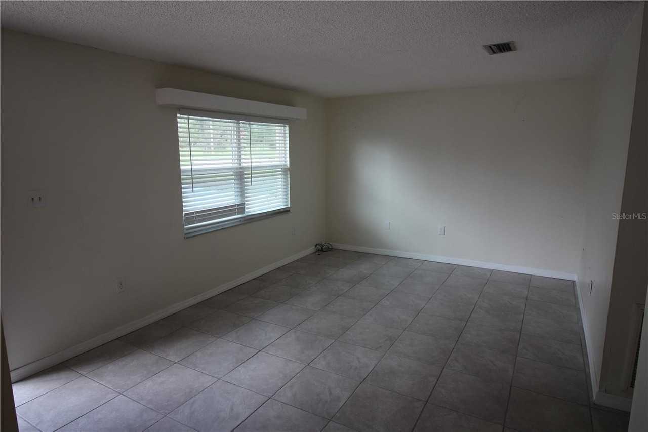 920 Columbia Ave - Photo 4 of 6