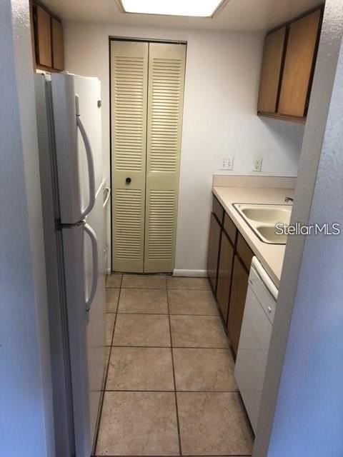 4922 W Gandy Blvd #102 - Photo 4 of 8